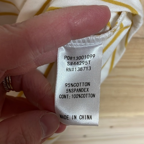 Doe and Rae size Small Striped Yellow and White Floral Flutter Sleeve Blouse - Picture 4 of 7